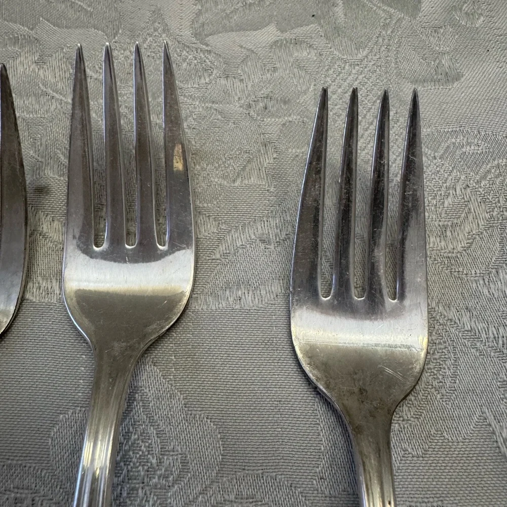 Vintage WM Rogers 1951 Magnolia Inspiration Extra Plate 6 Individual Salad Forks